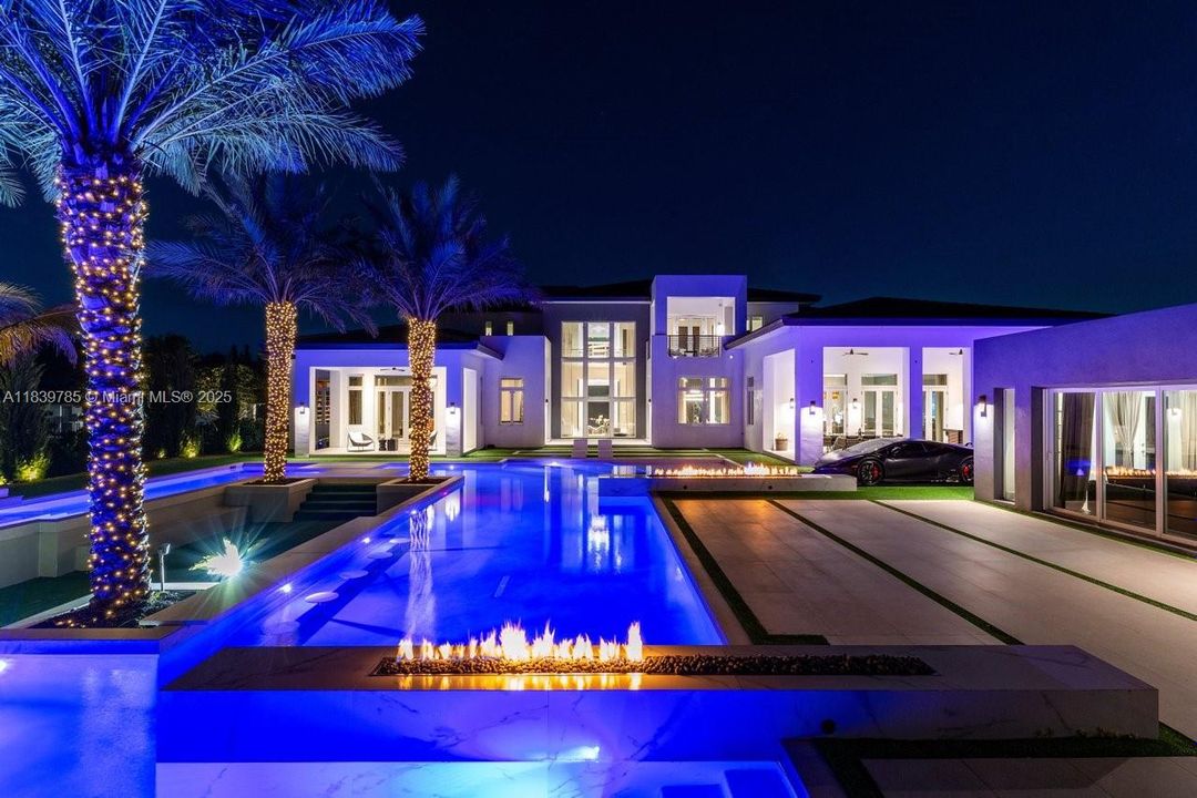 En Venta: $11,900,000 (7 camas, 7 baños, 8718 Pies cuadrados)