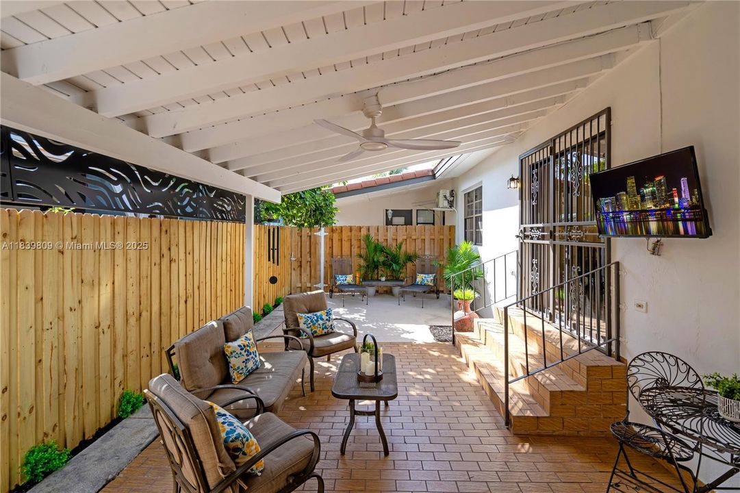 For Sale: $1,054,000 (0 beds, 0 baths, 2370 Square Feet)