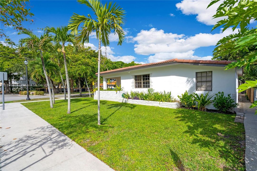 For Sale: $1,054,000 (0 beds, 0 baths, 2370 Square Feet)