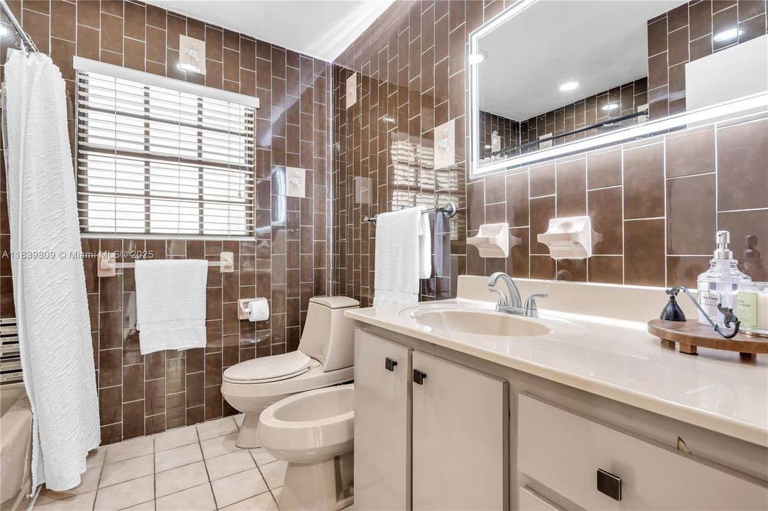 For Sale: $1,054,000 (0 beds, 0 baths, 2370 Square Feet)