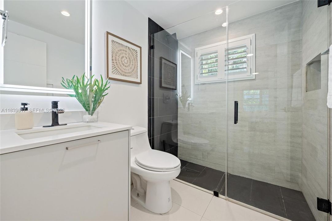 Active With Contract: $1,250,000 (2 beds, 2 baths, 1092 Square Feet)