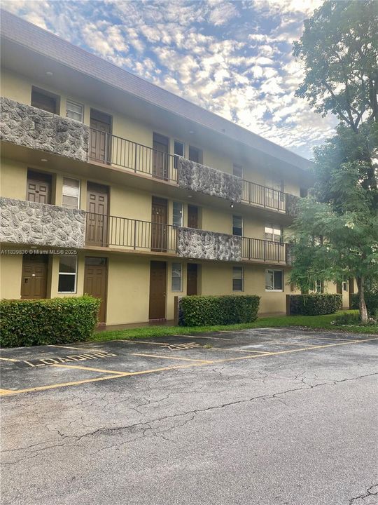 最近售出: $120,000 (2 贝兹, 2 浴室, 1000 平方英尺)