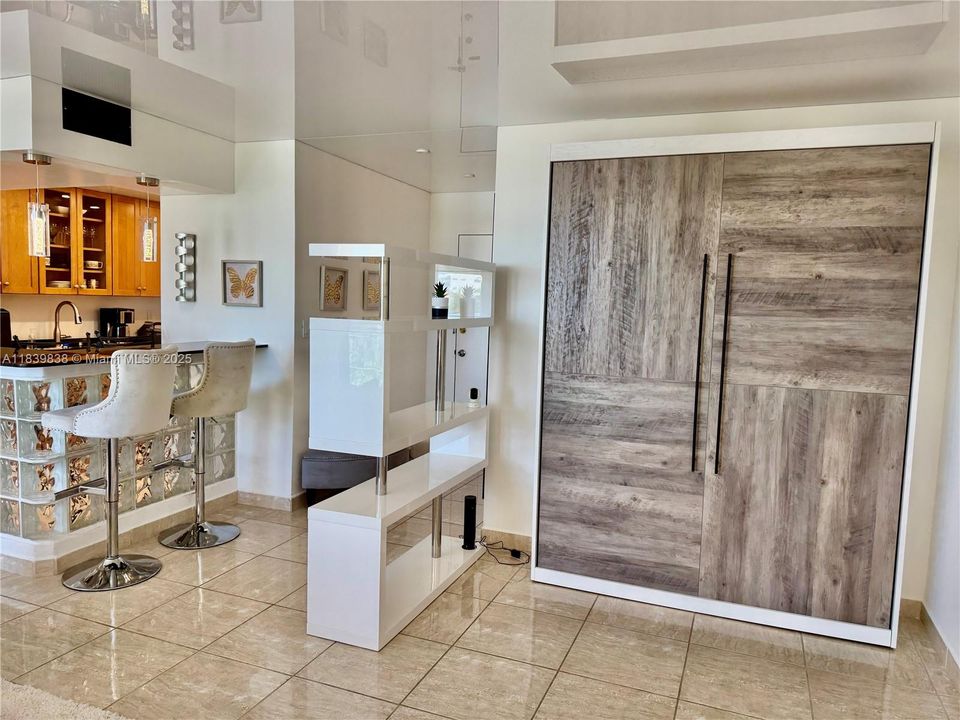 Recently Rented: $2,900 (1 beds, 1 baths, 895 Square Feet)