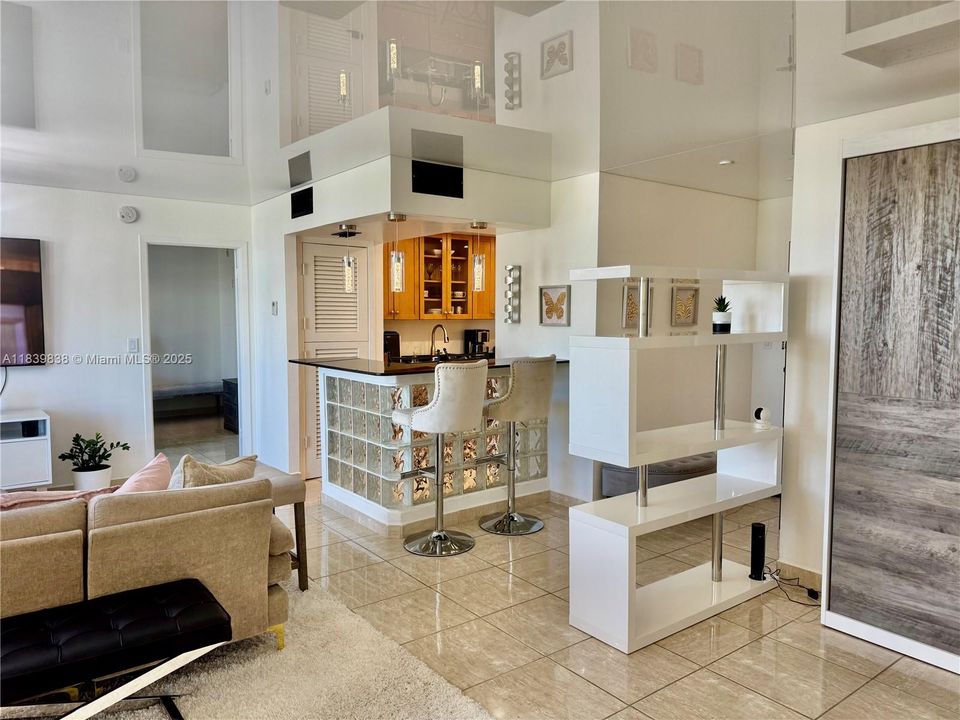 Recently Rented: $2,900 (1 beds, 1 baths, 895 Square Feet)