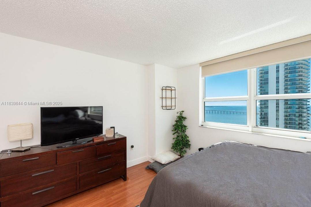 For Sale: $635,000 (2 beds, 2 baths, 1140 Square Feet)