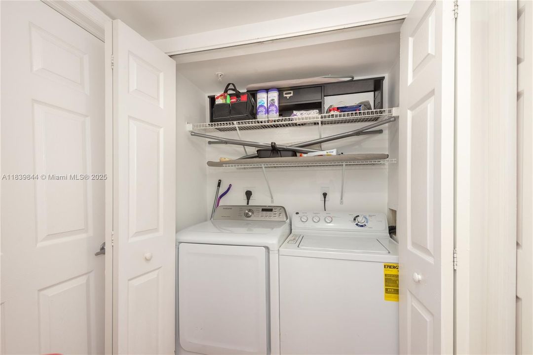 For Sale: $635,000 (2 beds, 2 baths, 1140 Square Feet)