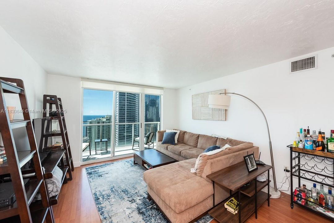 For Sale: $635,000 (2 beds, 2 baths, 1140 Square Feet)