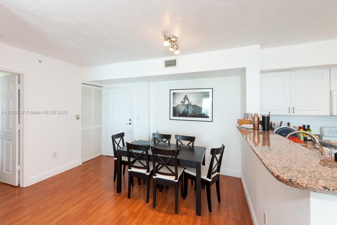 For Sale: $635,000 (2 beds, 2 baths, 1140 Square Feet)