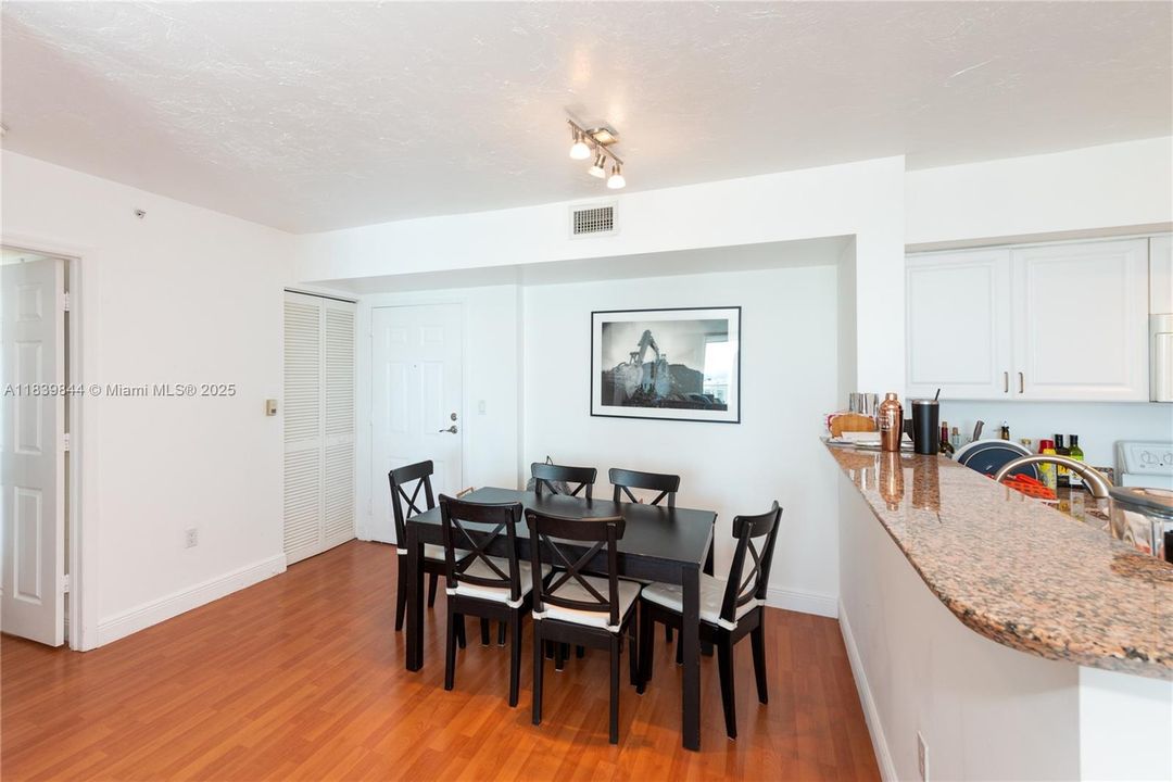 For Sale: $635,000 (2 beds, 2 baths, 1140 Square Feet)