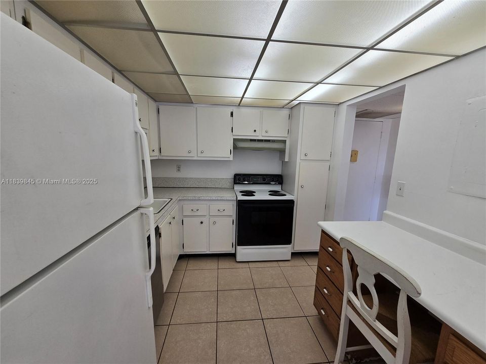 For Sale: $149,800 (1 beds, 1 baths, 780 Square Feet)
