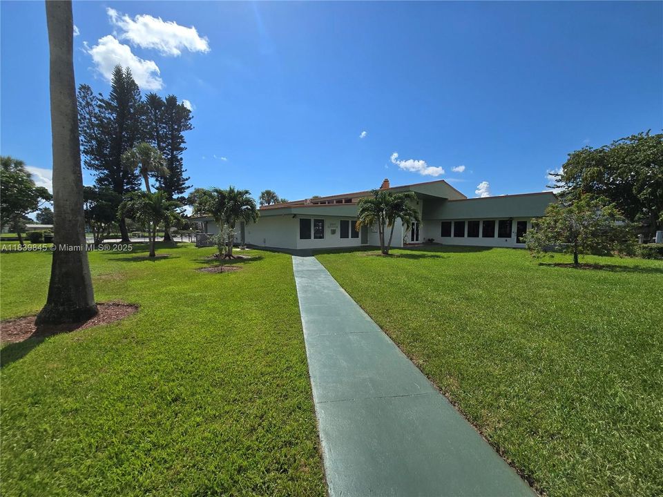 For Sale: $149,800 (1 beds, 1 baths, 780 Square Feet)