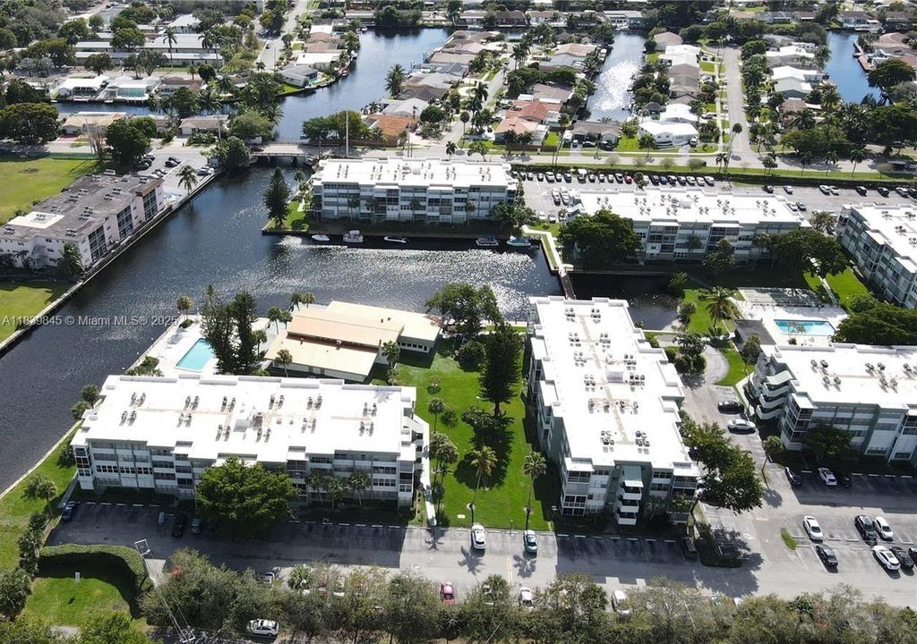 For Sale: $149,800 (1 beds, 1 baths, 780 Square Feet)