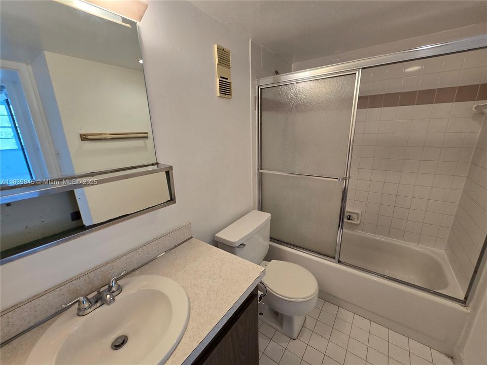 For Sale: $149,800 (1 beds, 1 baths, 780 Square Feet)
