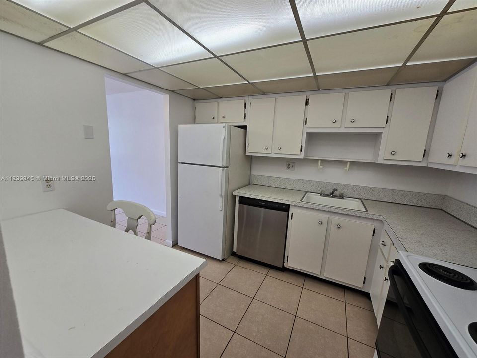 For Sale: $149,800 (1 beds, 1 baths, 780 Square Feet)
