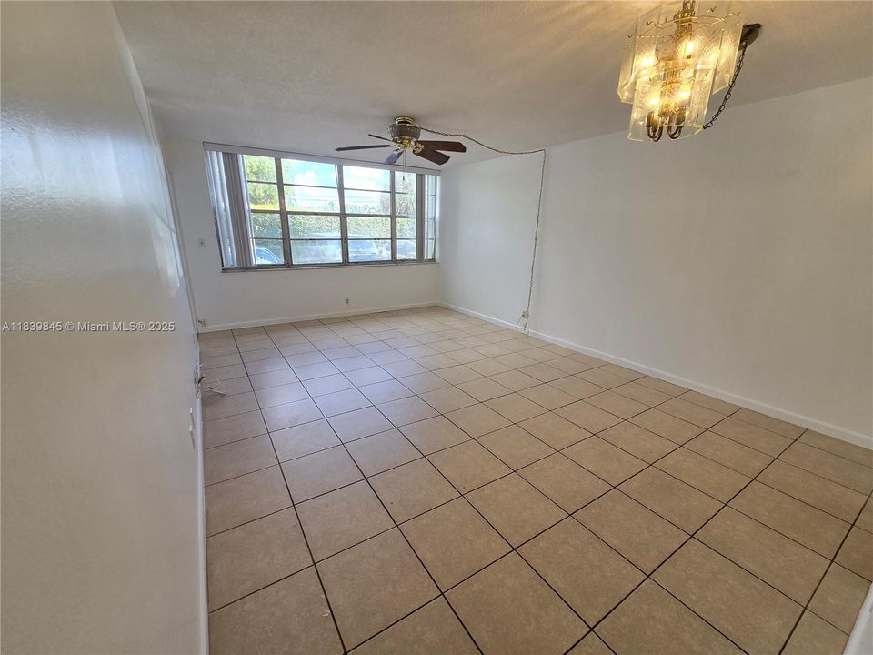 For Sale: $149,800 (1 beds, 1 baths, 780 Square Feet)