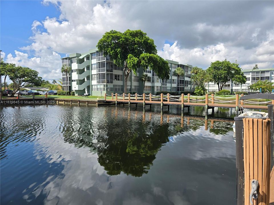 For Sale: $149,800 (1 beds, 1 baths, 780 Square Feet)