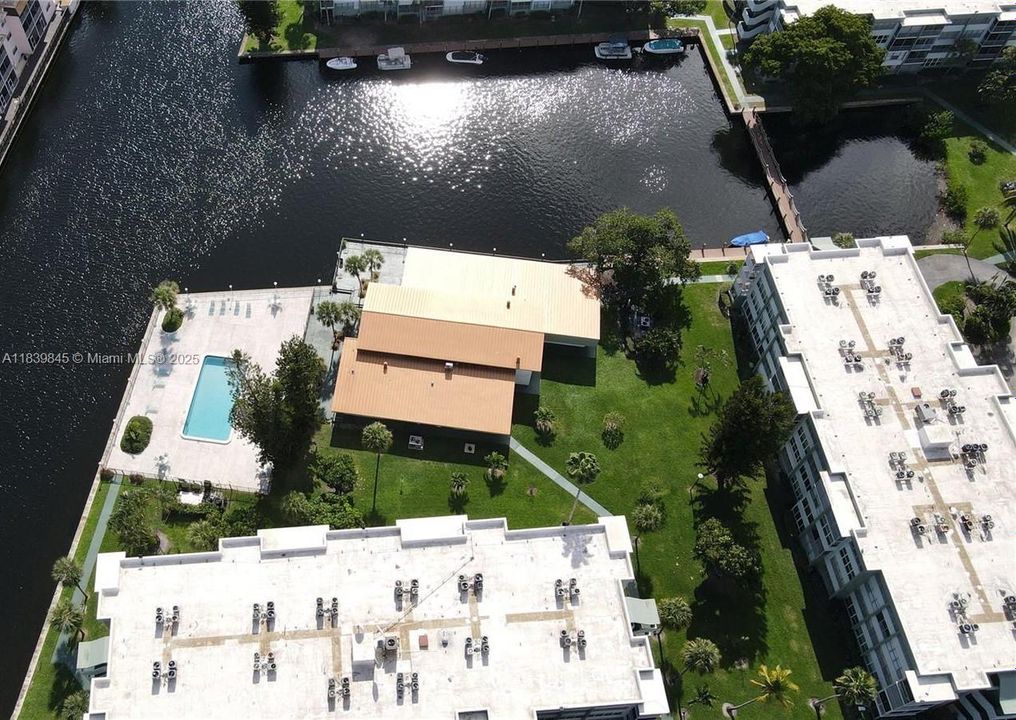 For Sale: $149,800 (1 beds, 1 baths, 780 Square Feet)