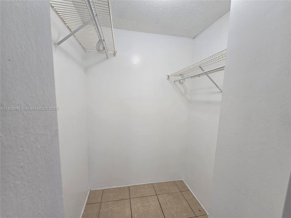 For Sale: $149,800 (1 beds, 1 baths, 780 Square Feet)