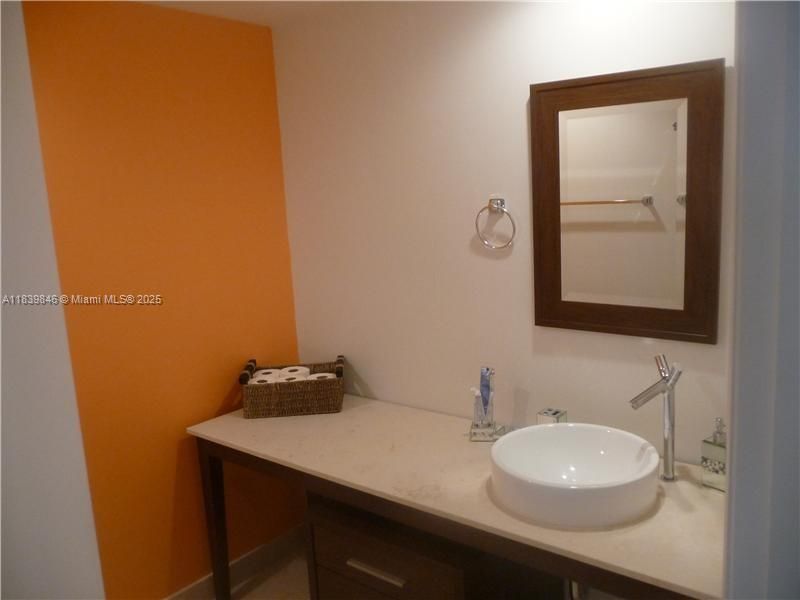 Recently Rented: $3,300 (1 beds, 1 baths, 597 Square Feet)