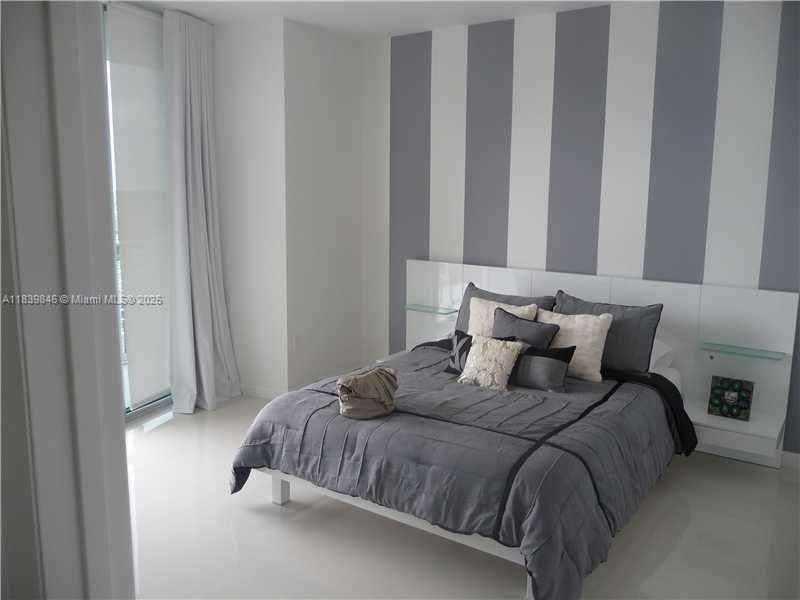 Recently Rented: $3,300 (1 beds, 1 baths, 597 Square Feet)