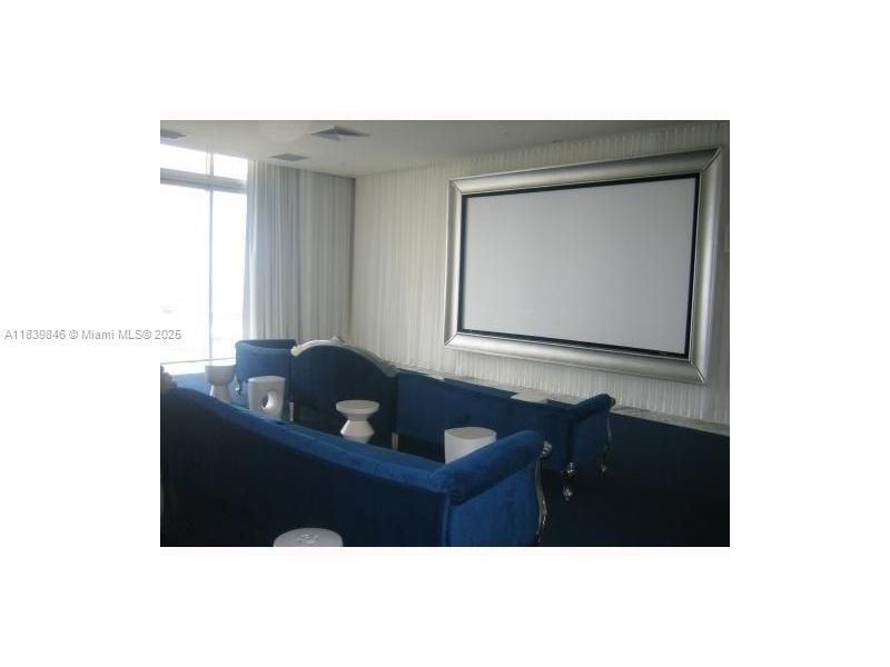 Recently Rented: $3,300 (1 beds, 1 baths, 597 Square Feet)