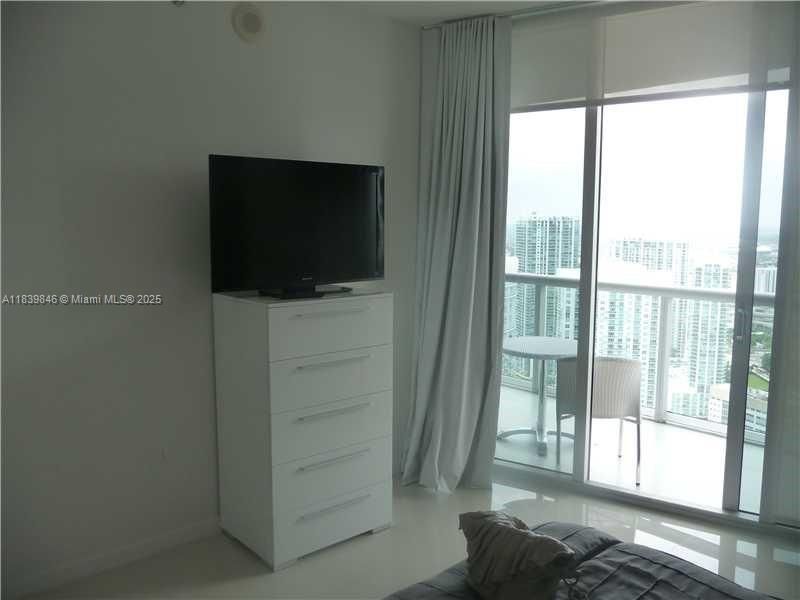 Recently Rented: $3,300 (1 beds, 1 baths, 597 Square Feet)