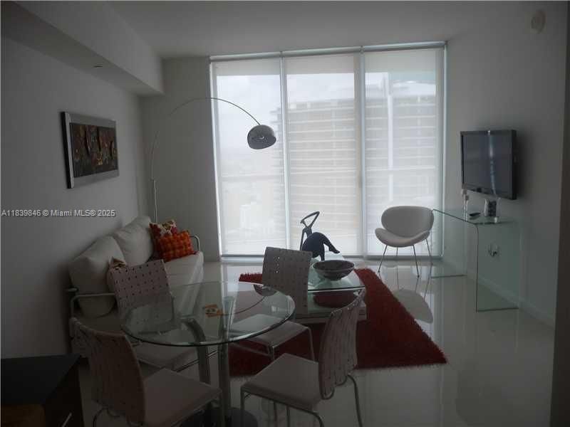 Recently Rented: $3,300 (1 beds, 1 baths, 597 Square Feet)