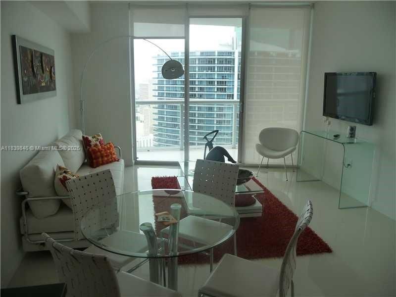 Recently Rented: $3,300 (1 beds, 1 baths, 597 Square Feet)