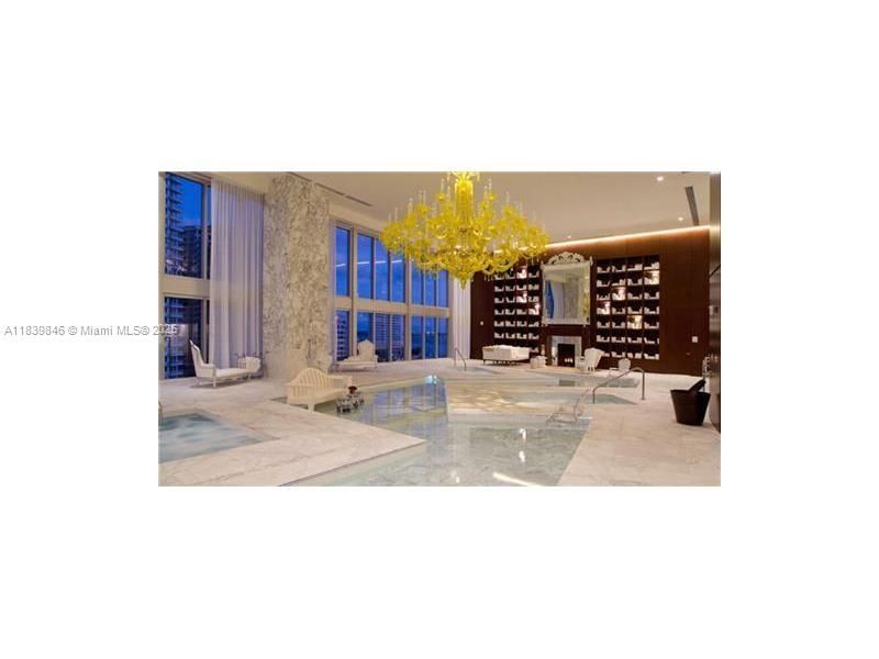 Recently Rented: $3,300 (1 beds, 1 baths, 597 Square Feet)