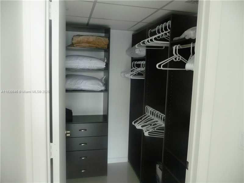 Recently Rented: $3,300 (1 beds, 1 baths, 597 Square Feet)