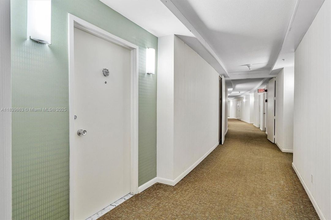 На продажу: $349,000 (0 спален, 1 ванн, 726 Квадратных фут)