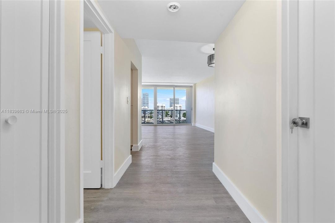 На продажу: $349,000 (0 спален, 1 ванн, 726 Квадратных фут)