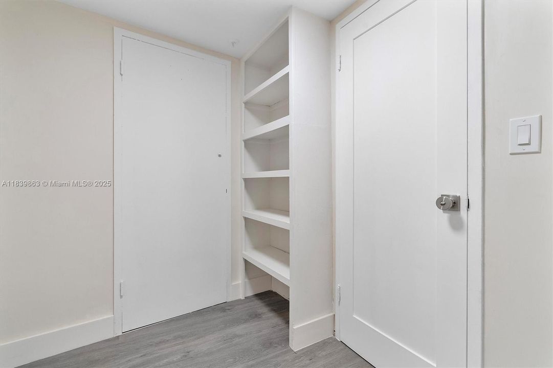 На продажу: $349,000 (0 спален, 1 ванн, 726 Квадратных фут)