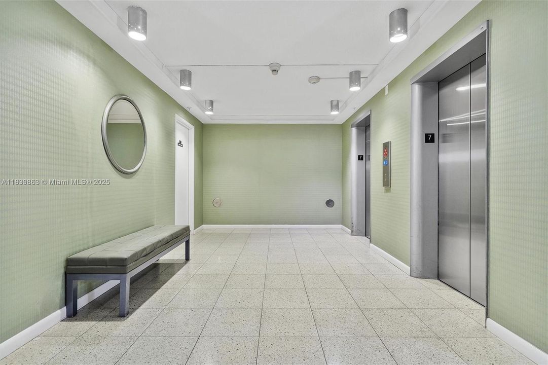 На продажу: $349,000 (0 спален, 1 ванн, 726 Квадратных фут)