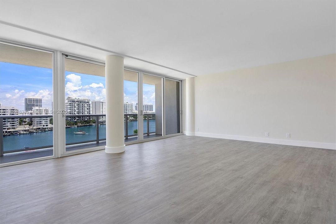 На продажу: $349,000 (0 спален, 1 ванн, 726 Квадратных фут)