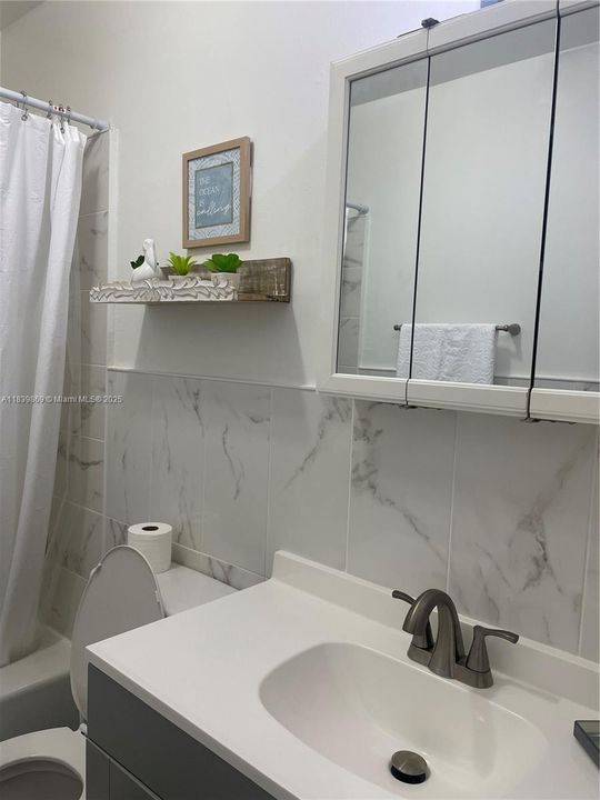 出租: $3,000 (2 贝兹, 2 浴室, 2464 平方英尺)