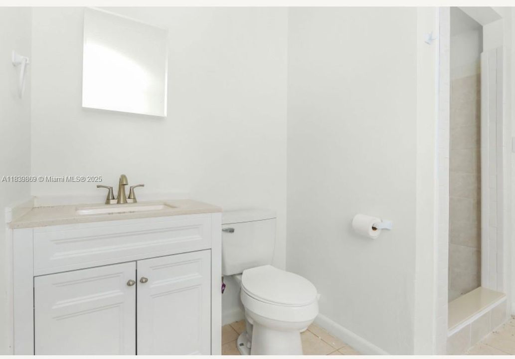 出租: $3,000 (2 贝兹, 2 浴室, 2464 平方英尺)