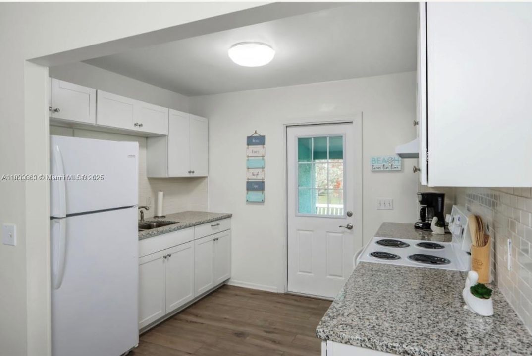 出租: $3,000 (2 贝兹, 2 浴室, 2464 平方英尺)