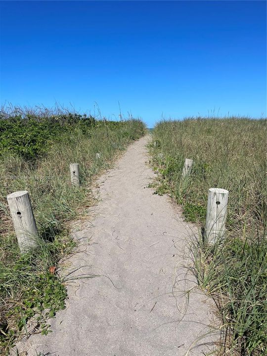 出租: $3,000 (2 贝兹, 2 浴室, 2464 平方英尺)