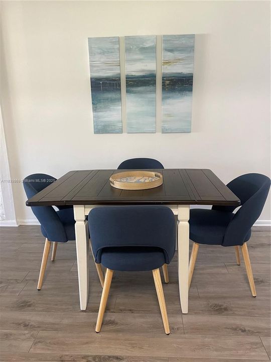 出租: $3,000 (2 贝兹, 2 浴室, 2464 平方英尺)