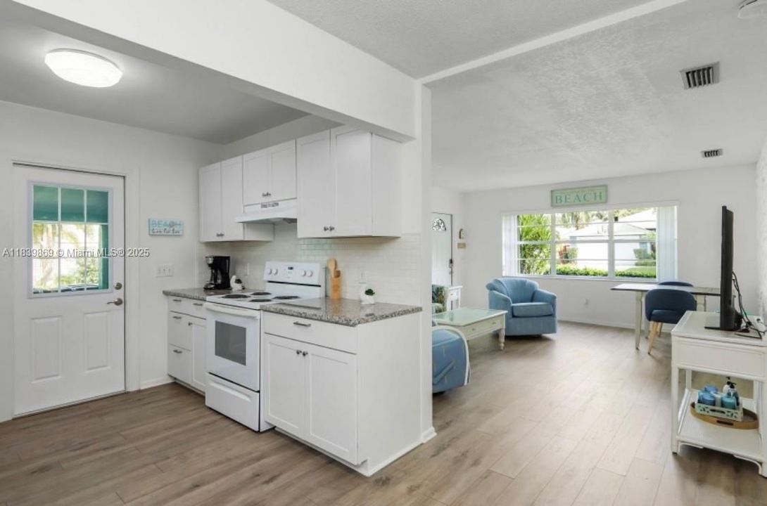 出租: $3,000 (2 贝兹, 2 浴室, 2464 平方英尺)