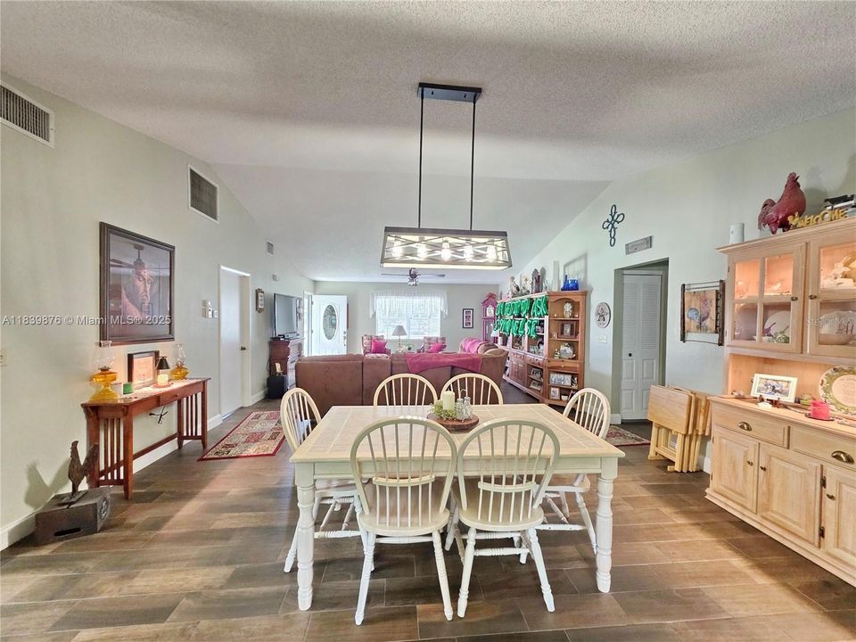 待售: $379,000 (3 贝兹, 2 浴室, 1416 平方英尺)