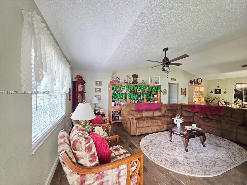 待售: $379,000 (3 贝兹, 2 浴室, 1416 平方英尺)