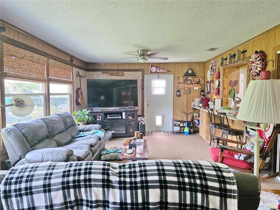 待售: $379,000 (3 贝兹, 2 浴室, 1416 平方英尺)