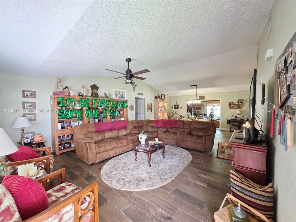 待售: $379,000 (3 贝兹, 2 浴室, 1416 平方英尺)