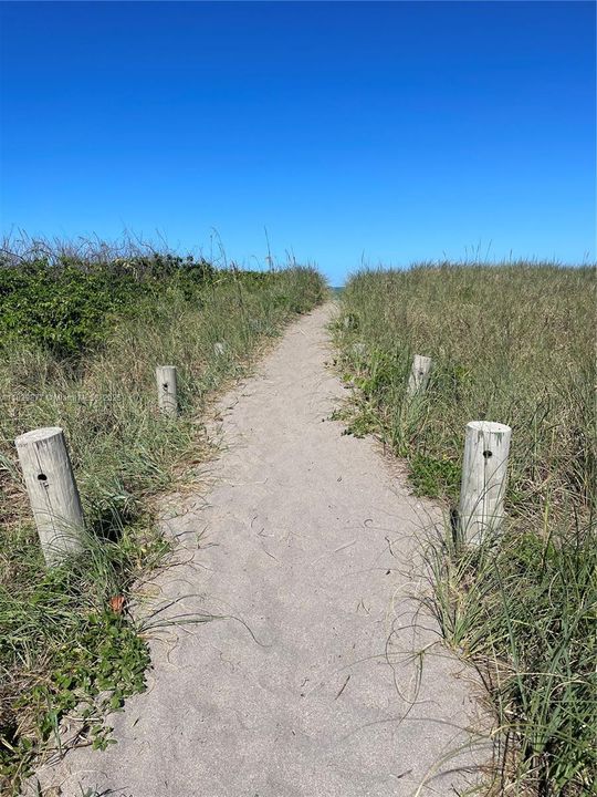 En Renta: $3,200 (3 camas, 2 baños, 2464 Pies cuadrados)