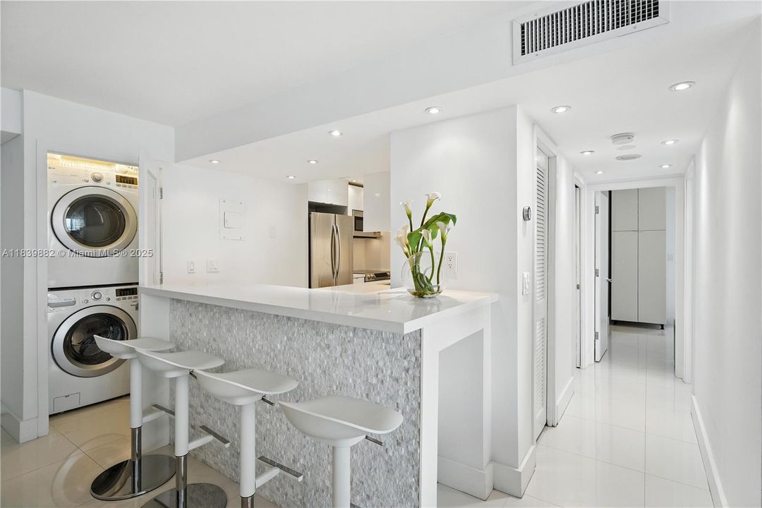 For Sale: $680,000 (2 beds, 2 baths, 1028 Square Feet)
