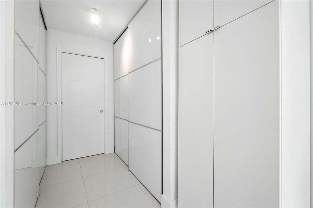 For Sale: $680,000 (2 beds, 2 baths, 1028 Square Feet)