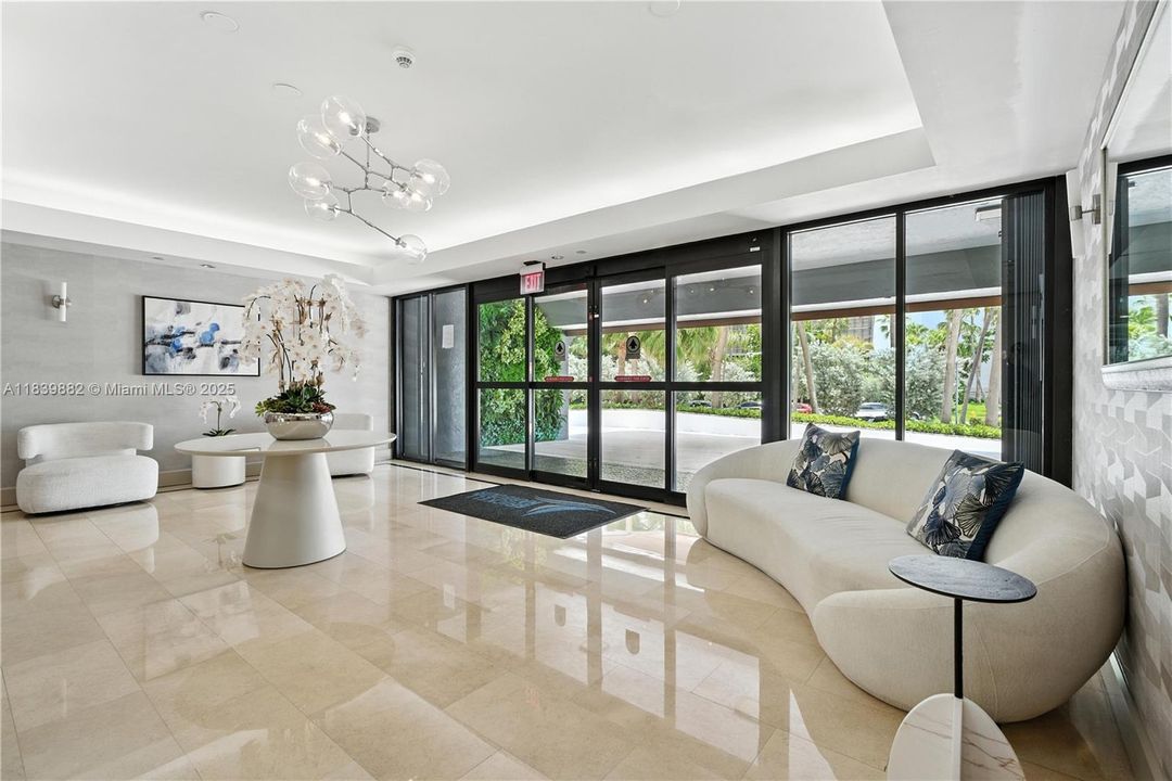 For Sale: $680,000 (2 beds, 2 baths, 1028 Square Feet)