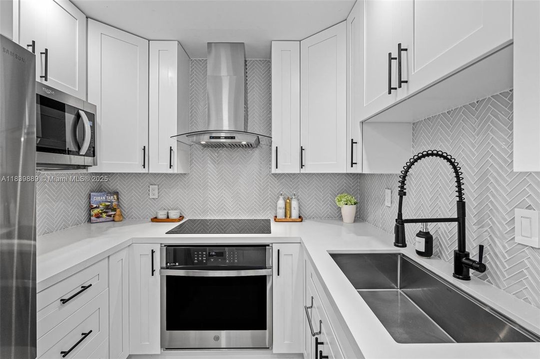 На продажу: $375,000 (2 спален, 2 ванн, 1157 Квадратных фут)